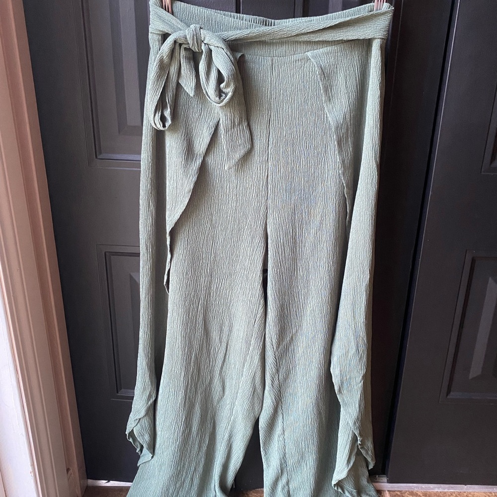 Nass-eau Textured Green Pants with Tie Waist